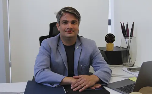 
          Imagem ilustrativa da imagem Médico fica 3 meses internado após infecção no dente: "Apesar de tudo, sou grato"
          