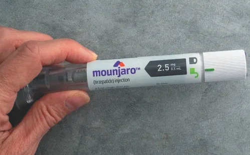 
          Imagem ilustrativa da imagem Médicos explicam diferenças entre canetas para perder peso
          