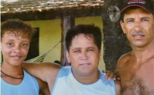 
          Imagem ilustrativa da imagem Menino 'adotado' e 'devolvido' por cantor Leonardo aparece e promete dar sua versão
          