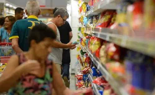 
          Imagem ilustrativa da imagem Mercado financeiro reduz previsão da inflação para 4,85%
          