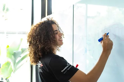 
          Imagem ilustrativa da imagem Meses de cores ganham pacote com palestras
          