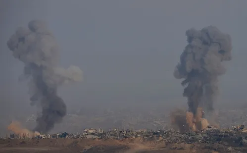 
          Imagem ilustrativa da imagem Ministros europeus condenam intensificação da ofensiva israelense em Gaza
          