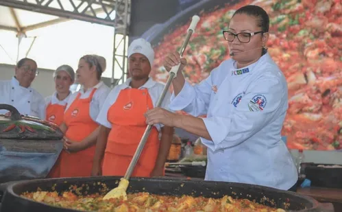 
          Imagem ilustrativa da imagem Moqueca gigante em festival de gastronomia em Anchieta
          