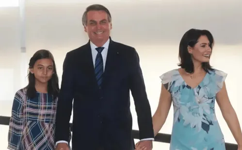 
          Imagem ilustrativa da imagem Moraes autoriza que Bolsonaro faça almoço de aniversário da filha em casa
          