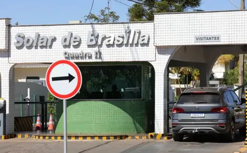 
          Imagem ilustrativa da imagem Moraes determina vigilância integral de Bolsonaro pela polícia penal
          