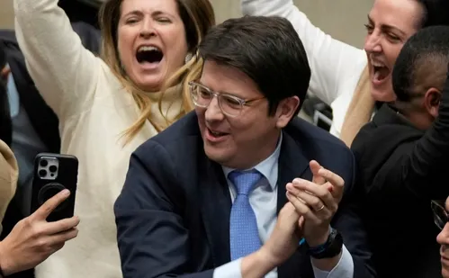 
          Imagem ilustrativa da imagem Morre Miguel Uribe, senador e pré-candidato que sofreu atentado na Colômbia
          