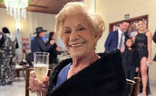 
          Imagem ilustrativa da imagem Morre Vovó Cora, influencer de maquiagem com mais de 6 milhões de seguidores
          