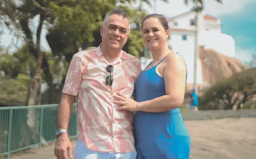 
          Imagem ilustrativa da imagem Grávida, mulher de comerciante morto em acidente lamenta: "Continuar o legado"
          