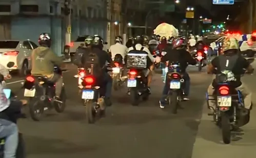 
          Imagem ilustrativa da imagem Motociclistas protestam por morte de motoboy na Segunda Ponte
          