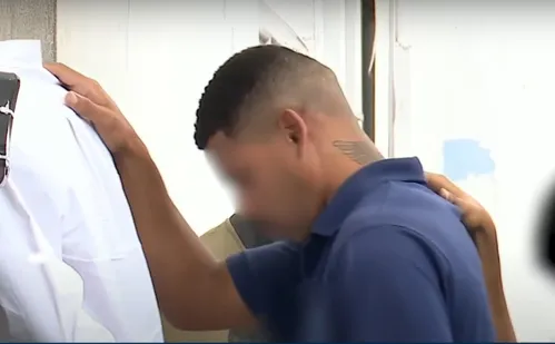 
          Imagem ilustrativa da imagem Motorista de app disfarça e rouba dinheiro do bolso de frentista na Serra
          