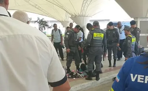 
          Imagem ilustrativa da imagem Motorista de ônibus é esfaqueado dentro de Terminal em Vila Velha
          