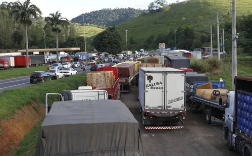 
          Imagem ilustrativa da imagem Motorista por aplicativo, taxista e motoboy vão ter benefícios do INSS
          