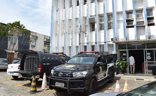 
          Imagem ilustrativa da imagem Mulher é presa por extorsão após atrair homens em aplicativos de namoro no ES
          