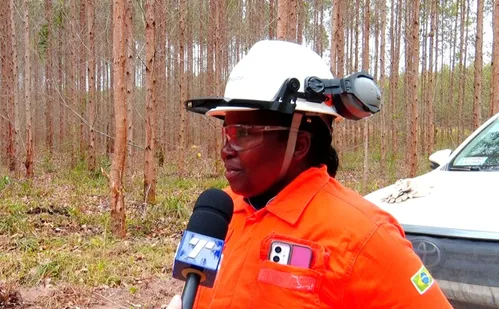 
          Imagem ilustrativa da imagem Mulheres formam brigada de combate a incêndios
          