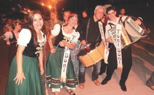 
          Imagem ilustrativa da imagem Música, gastronomia e desfiles em Venda Nova do Imigrante
          