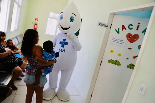 
          Imagem ilustrativa da imagem Mutirão com 20 tipos de vacina para atualizar caderneta
          