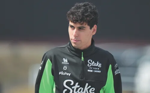 
          Imagem ilustrativa da imagem “Não penso na briga pelo título”, diz Max Verstappen
          