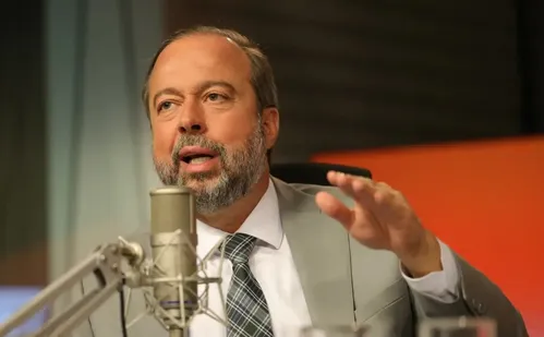 
          Imagem ilustrativa da imagem Não precisaremos do horário de verão neste ano, diz Alexandre Silveira
          