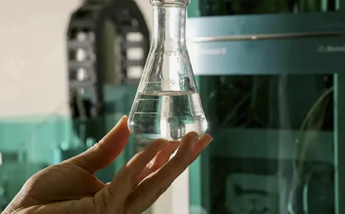 
          Imagem ilustrativa da imagem Notificações por intoxicação com metanol sobem para 43 no Brasil
          