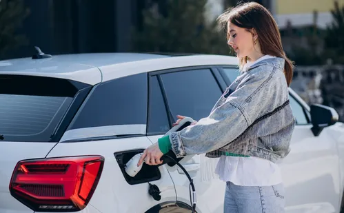 
          Imagem ilustrativa da imagem Nova diretriz traz regras para carregadores de carro elétrico em condomínios
          