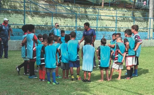 
          Imagem ilustrativa da imagem Nova escolinha de futebol em parceria com o Vitória FC
          