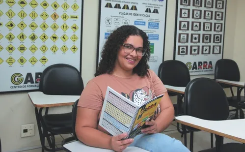 
          Imagem ilustrativa da imagem Nova seleção para 3.500 carteiras de motorista de graça
          