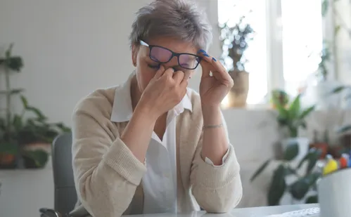 
          Imagem ilustrativa da imagem Novo colírio pode ajudar quem tem vista cansada
          