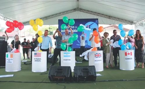 
          Imagem ilustrativa da imagem Novos destinos para 350 alunos da rede pública do ES estudarem no exterior
          