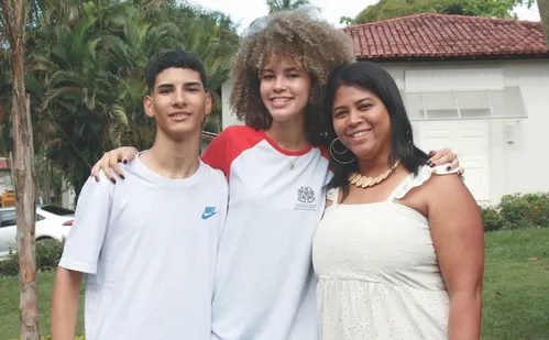 
          Imagem ilustrativa da imagem Novos destinos para 350 alunos da rede pública do ES estudarem no exterior
          