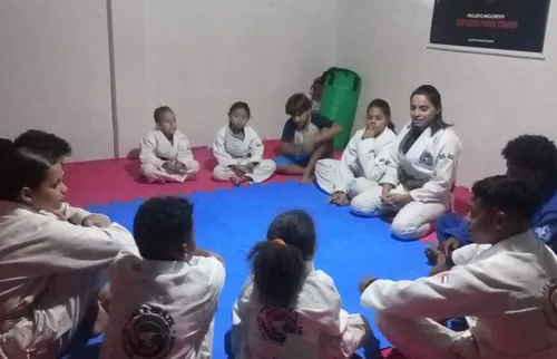 
          Imagem ilustrativa da imagem O chão que ensina
          