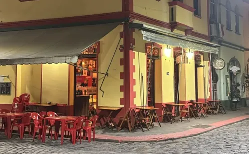 
          Imagem ilustrativa da imagem O charme irresistível de Santa Teresa: o que você não pode deixar de conhecer
          