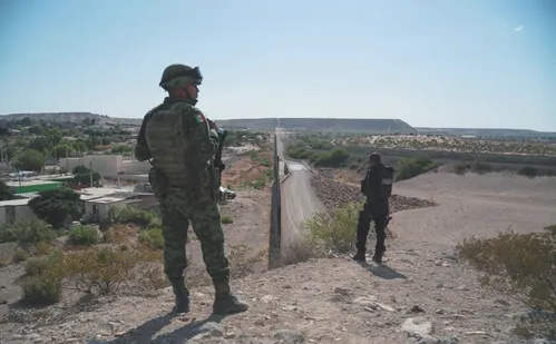 
          Imagem ilustrativa da imagem O que se sabe sobre a quadrilha que levou 400 de forma irregular para os EUA
          