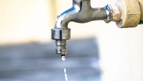 
          Imagem ilustrativa da imagem Obra da Compesa vai suspender água em 36 bairros do Recife, nesta quinta (28)
          