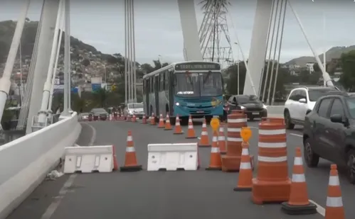 
          Imagem ilustrativa da imagem Obras para corrigir desnível na Ponte da Passagem devem durar até março de 2026
          