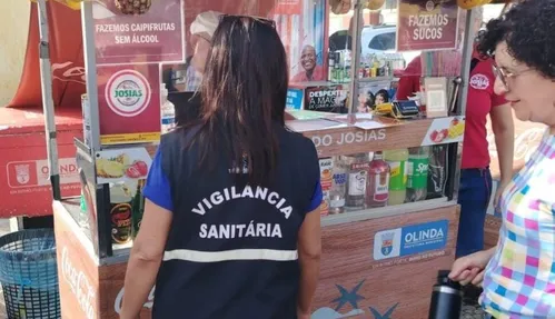 
          Imagem ilustrativa da imagem Olinda fiscaliza bares contra adulteração de bebidas. Estado tem agora 12 casos
          