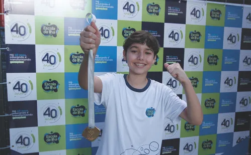 
          Imagem ilustrativa da imagem Ouro em dose dupla em disputas de Matemática
          