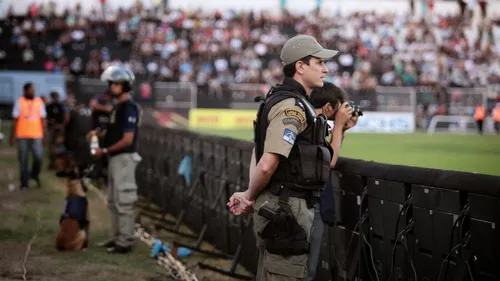 
          Imagem ilustrativa da imagem PM mobiliza mais de mil policiais para jogos de Náutico e Santa Cruz no Recife
          