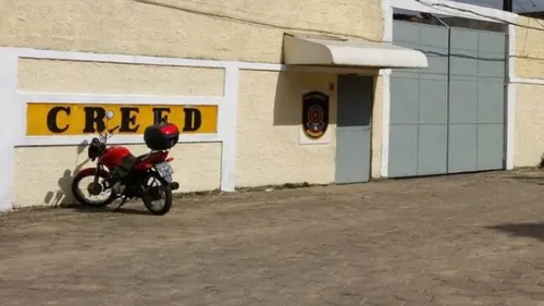 
          Imagem ilustrativa da imagem PM suspeito de estuprar mulher dentro de posto policial é preso no Recife
          