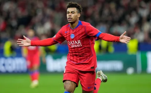 
          Imagem ilustrativa da imagem PSG faz 7 em passeio sobre Bayer Leverkusen na Alemanha e lidera Champions League
          