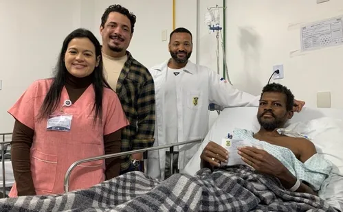 
          Imagem ilustrativa da imagem Paciente internado ganha Carteira de Identidade após 20 anos sem documento
          