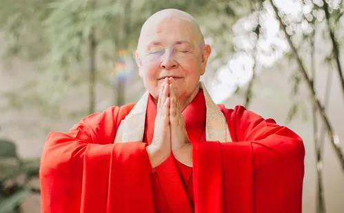 
          Imagem ilustrativa da imagem Palestra sobre equilíbrio emocional com Monja Coen
          