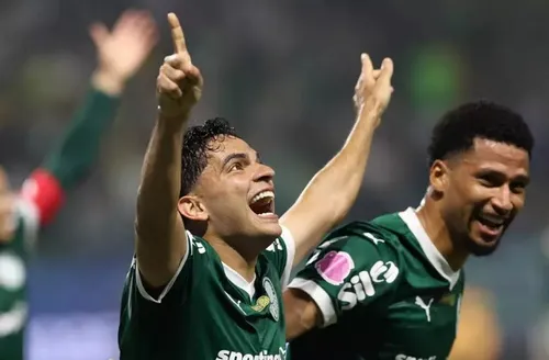 
          Imagem ilustrativa da imagem Palmeiras amplia chances de título do Brasileirão após goleada
          