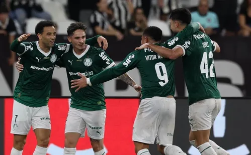 
          Imagem ilustrativa da imagem Palmeiras é cirúrgico, vence o Botafogo e vira vice-líder do Brasileirão
          