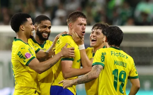 
          Imagem ilustrativa da imagem Palmeiras goleia Bragantino e segue na liderança do Campeonato Brasileiro
          