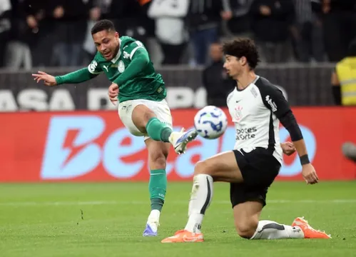 
          Imagem ilustrativa da imagem Palmeiras tenta virada incomum e Corinthians busca aliviar caos político com classificação
          