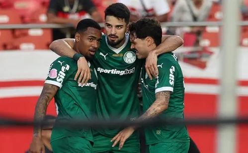 
          Imagem ilustrativa da imagem Palmeiras vira líder sob embalo de Flaco-Roque e retorno do 'fator Allianz'
          