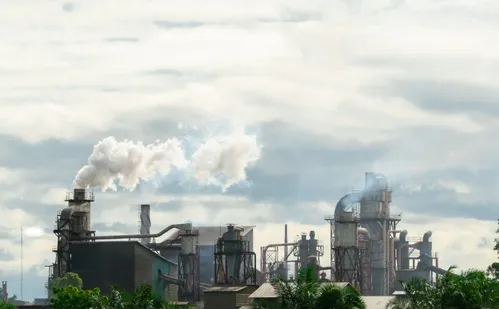 
          Imagem ilustrativa da imagem Parcela mais rica do Brasil contribui 7 vezes mais com crise climática
          