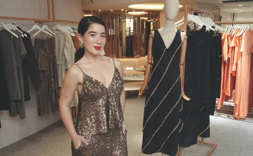 
          Imagem ilustrativa da imagem Peças em Nova Iorque e Paris: a capixaba que trocou o Direito pelo mercado da moda
          