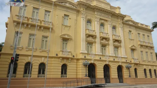 
          Imagem ilustrativa da imagem Pernambuco antecipa ponto facultativo do Dia do Servidor Público
          