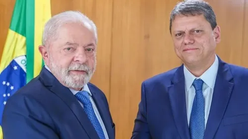 
          Imagem ilustrativa da imagem Pesquisa diz que Lula teria 43% e Tarcísio  35% em possivel 2º turno
          